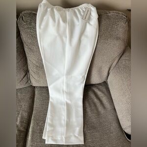 NWT! Women’s Alfred Dunner Classics White Pull on Pants Size 14